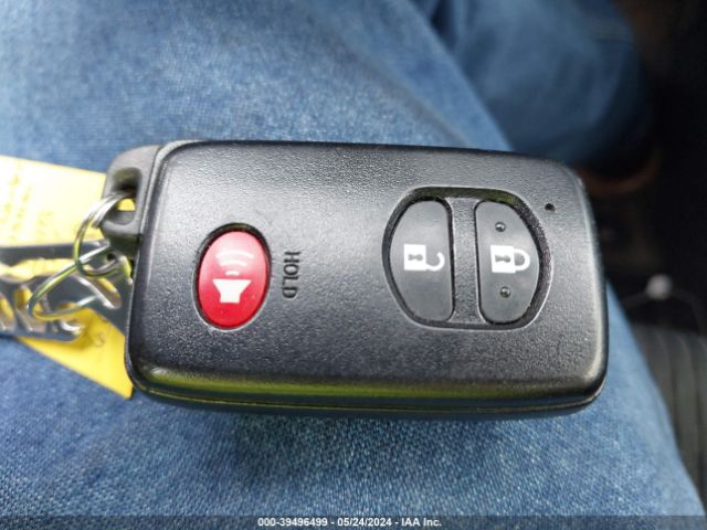 JTDZN3EU5FJ024271 Toyota Prius V Three