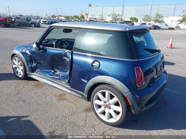 2006 MINI COOPER S WMWRE33536TJ39738 Photo 2