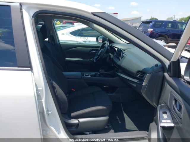 5N1BT3AB9RC683261 Nissan Rogue S Intelligent Awd