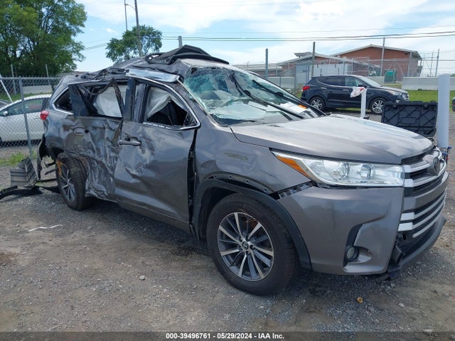 Toyota Highlander Xle 2018 5TDJZRFH0JS888176 Image 1