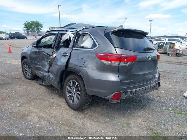Toyota Highlander Xle 2018 5TDJZRFH0JS888176 Image 3