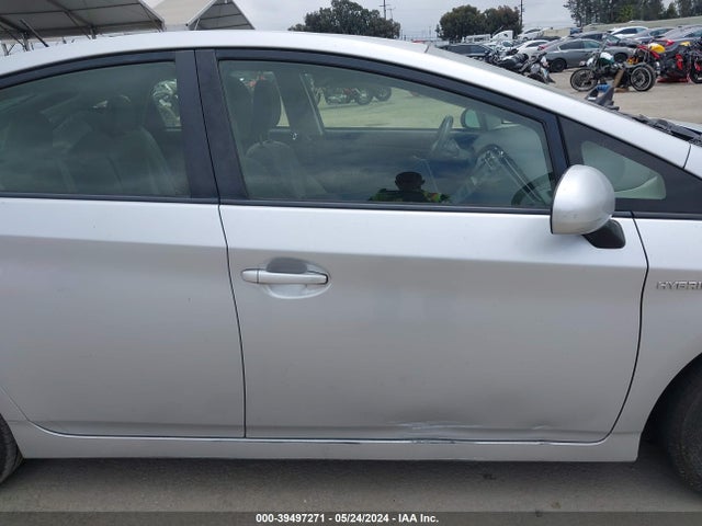 Toyota Prius Three 2015 JTDKN3DU9F1967024 Image 13