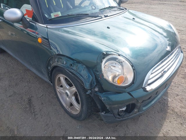 2008 MINI COOPER CLUBMAN WMWML33568TJ46895 Photo 5