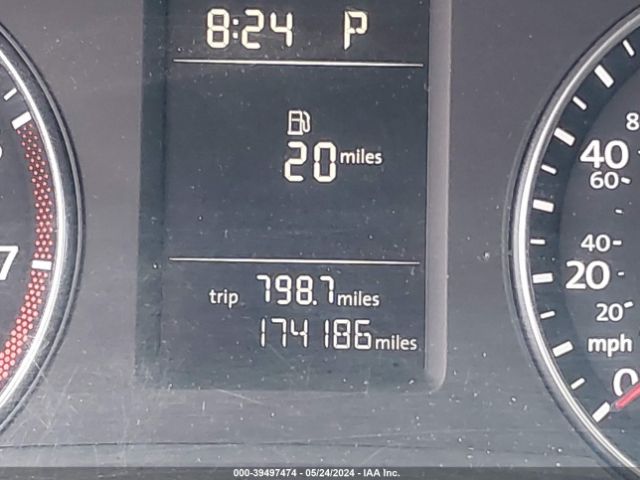 1VWAT7A31FC106698 Volkswagen Passat 1.8t Limited Edition