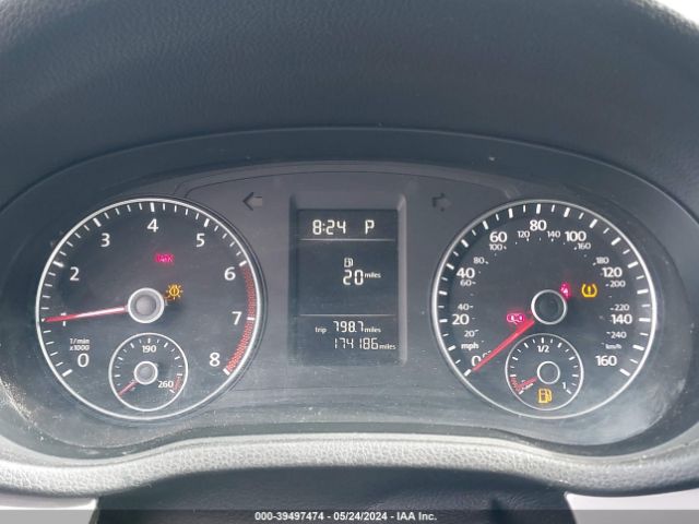 1VWAT7A31FC106698 Volkswagen Passat 1.8t Limited Edition