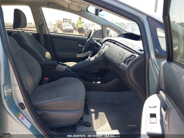 Toyota Prius Two 2015 JTDKN3DU8F1984364 Image 5