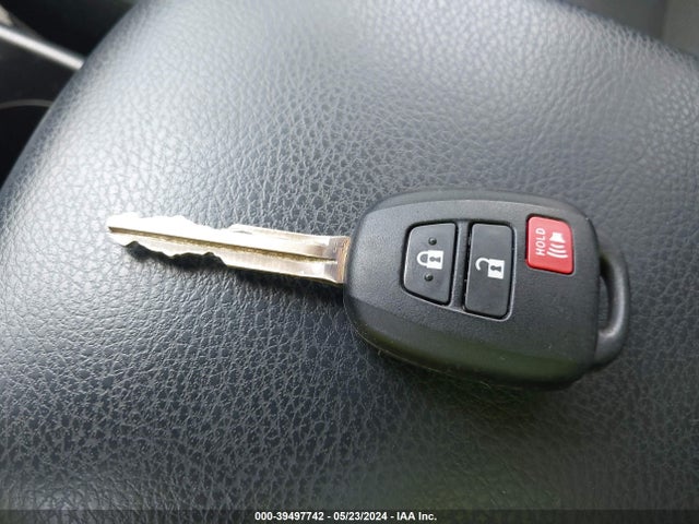 Toyota RAV4 LE 2015 JTMZFREV9FD077434 Image 11