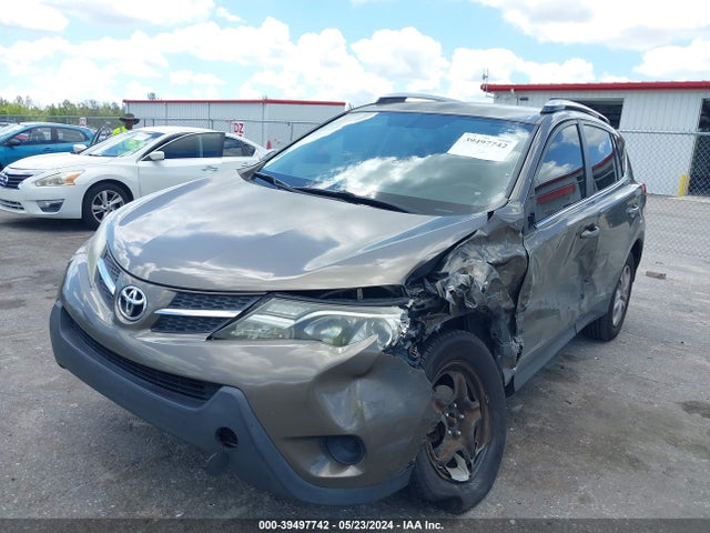 Toyota RAV4 LE 2015 JTMZFREV9FD077434 Image 2