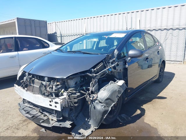 Toyota Prius Three 2015 JTDKN3DU0F1894075 Image 2