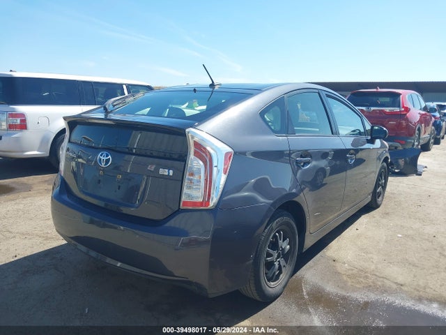 Toyota Prius Three 2015 JTDKN3DU0F1894075 Image 4