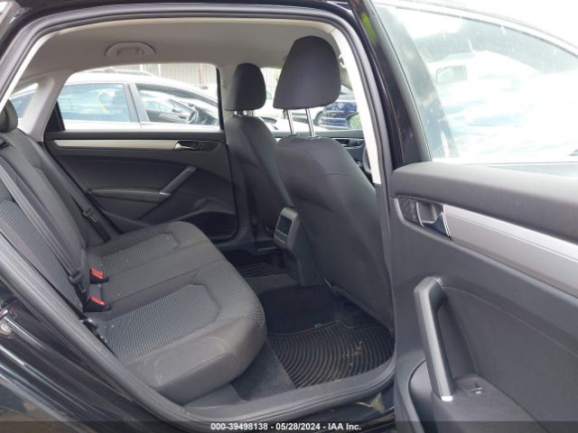 1VWAT7A39HC068494 Volkswagen Passat 1.8t S