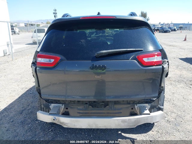 1C4PJLCS6FW723318 Jeep Cherokee Latitude Altitude
