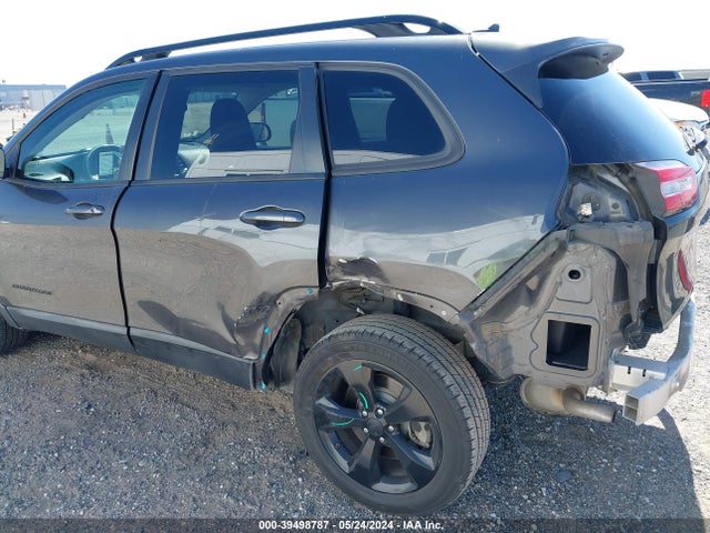 1C4PJLCS6FW723318 Jeep Cherokee Latitude Altitude
