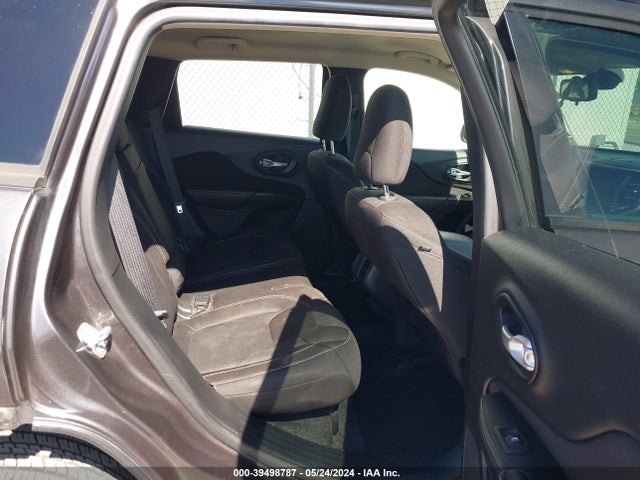 1C4PJLCS6FW723318 Jeep Cherokee Latitude Altitude