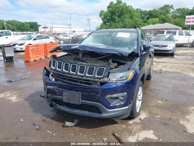 Jeep Compass Latitude 4x4 2018 3C4NJDBB6JT114887 Image 2
