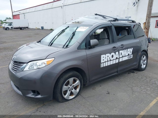Toyota Sienna Le 8 Passenger 2016 5TDKK3DC2GS746076 Image 2