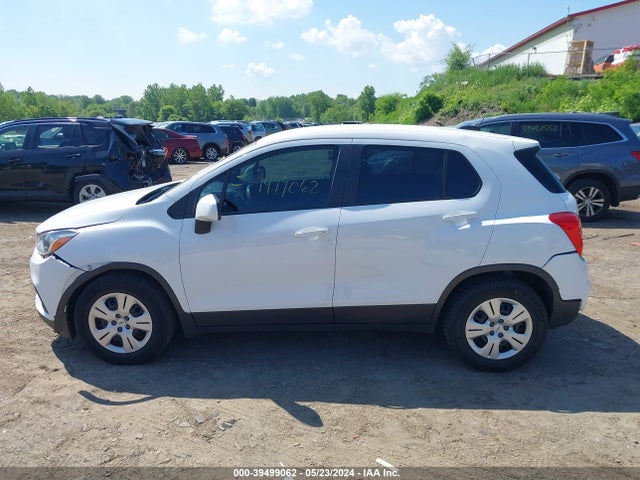 Chevrolet TRAX LS 2018 3GNCJKSB8JL359774 Image 14
