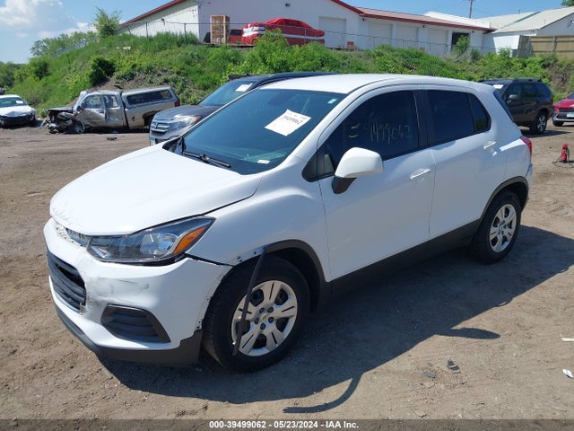 Chevrolet TRAX LS 2018 3GNCJKSB8JL359774 Image 2