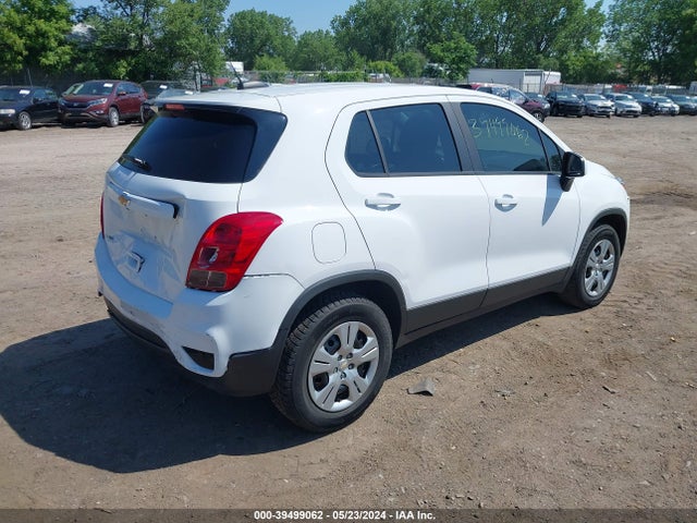Chevrolet TRAX LS 2018 3GNCJKSB8JL359774 Image 4