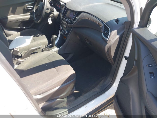 Chevrolet TRAX LS 2018 3GNCJKSB8JL359774 Image 5