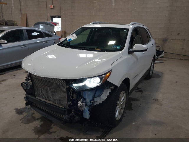 Chevrolet EQUINOX LT 2018 2GNAXSEV0J6264383 Image 2