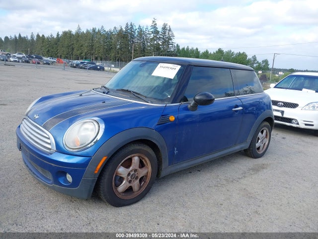 2008 MINI COOPER WMWMF33588TT65445 Photo 1