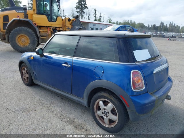 2008 MINI COOPER WMWMF33588TT65445 Photo 2