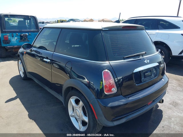 2006 MINI COOPER WMWRC33586TK73439 Photo 2
