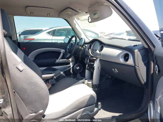 2006 MINI COOPER WMWRC33586TK73439 Photo 4