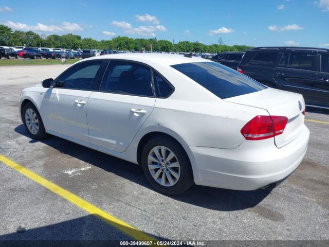 1VWAT7A32FC043840 Volkswagen Passat 1.8t Wolfsburg Edition