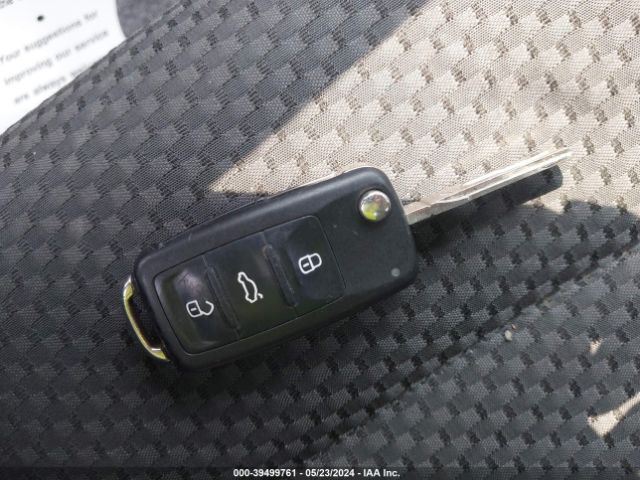 1VWAT7A32EC038099 Volkswagen Passat 1.8t S