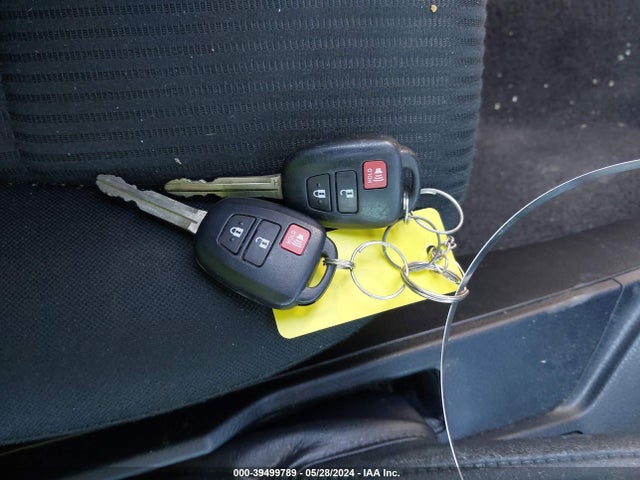 Toyota RAV4 LE 2017 JTMBFREV1HJ132058 Image 11