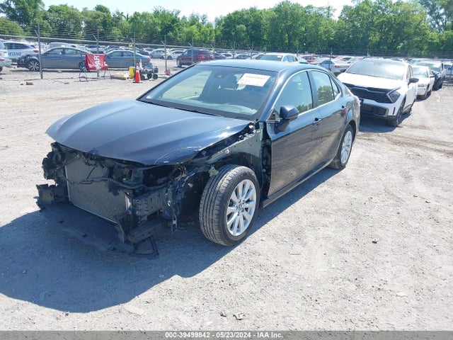 Toyota CAMRY LE 2018 JTNB11HK0J3045582 Image 2