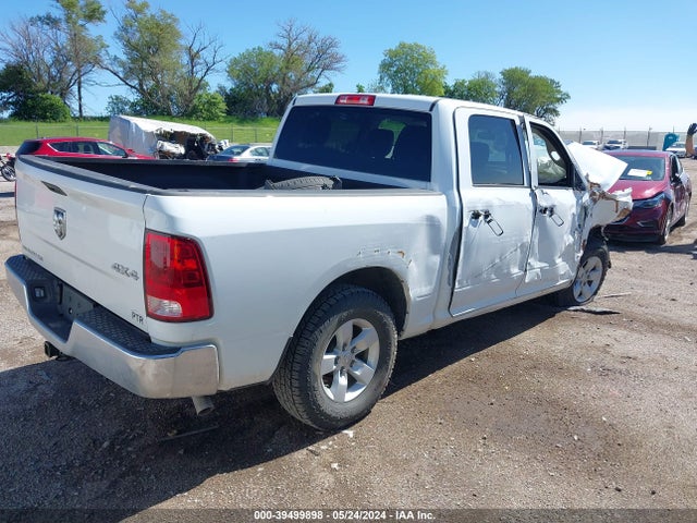 3C6RR7KG9NG332142 RAM 1500 Classic Tradesman  4x4 5'7 Box