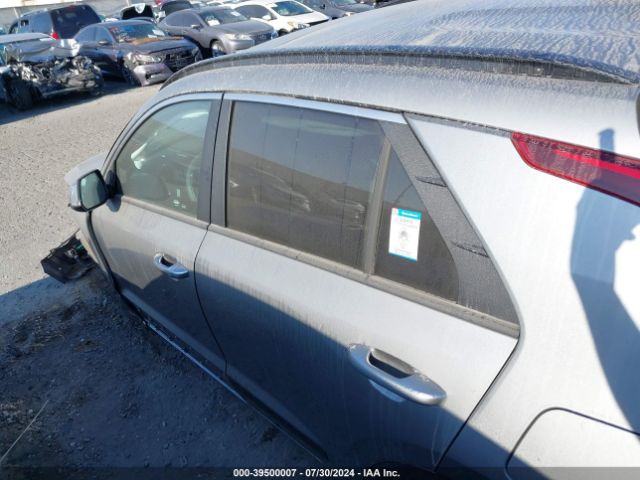 KNDCT3LE9R5131943 KIA NIRO SX