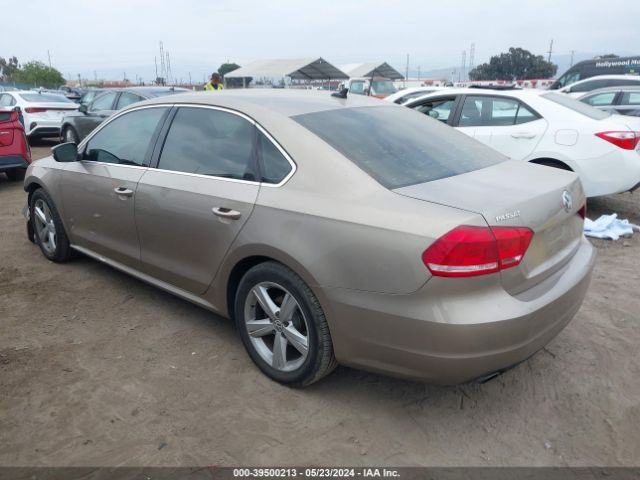 1VWBT7A33FC053717 Volkswagen Passat 1.8t Se