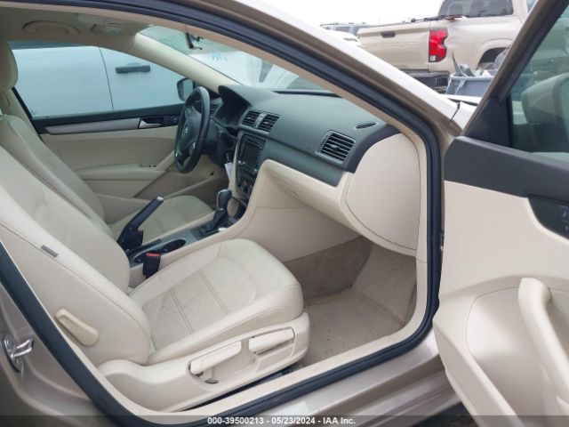 1VWBT7A33FC053717 Volkswagen Passat 1.8t Se