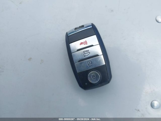 KNDCB3LC1J5116908 KIA NIRO LX