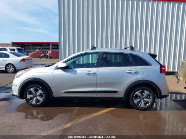 KNDCB3LC1J5116908 KIA NIRO LX