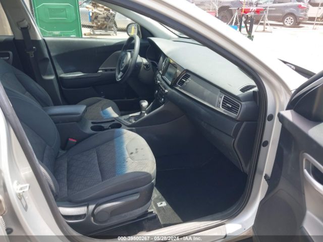 KNDCB3LC1J5116908 KIA NIRO LX