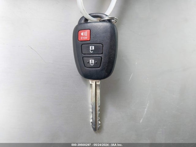 Toyota RAV4 LE 2018 JTMZFREV7JJ753096 Image 11