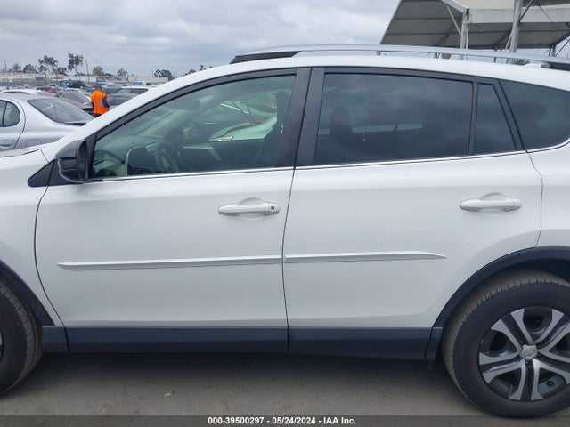 Toyota RAV4 LE 2018 JTMZFREV7JJ753096 Image 14