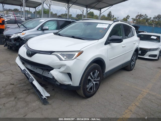 Toyota RAV4 LE 2018 JTMZFREV7JJ753096 Image 2