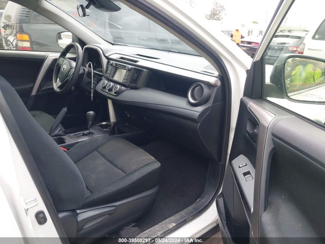 Toyota RAV4 LE 2018 JTMZFREV7JJ753096 Image 5