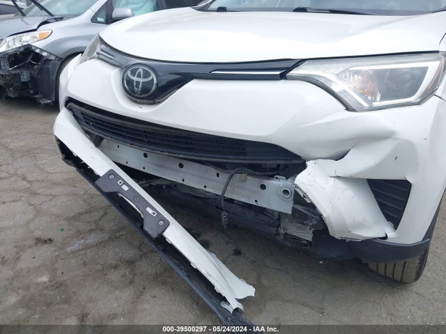 Toyota RAV4 LE 2018 JTMZFREV7JJ753096 Image 6
