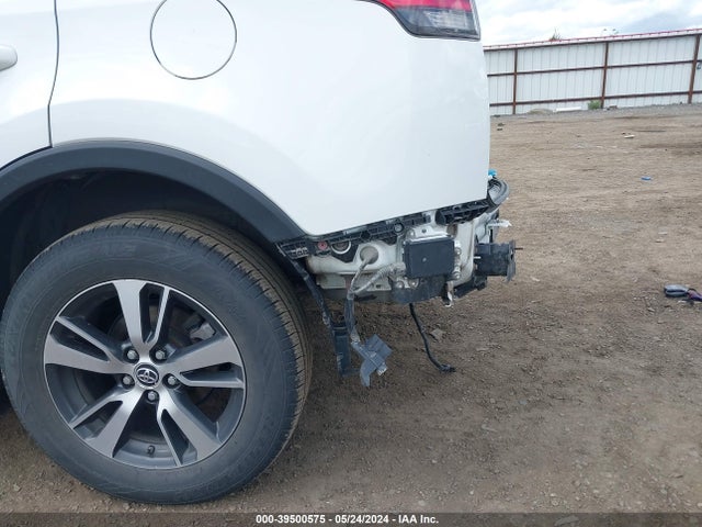 Toyota Rav4 Xle 2018 JTMRFREV8JJ746710 Image 18