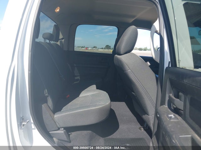 3C6RR7KG6NG206398 RAM 1500 Classic Tradesman  4x4 5'7 Box