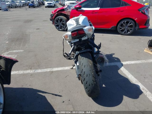 2019 SUZUKI GSX-R750 JS1GR7MA5K7100227 Photo 5