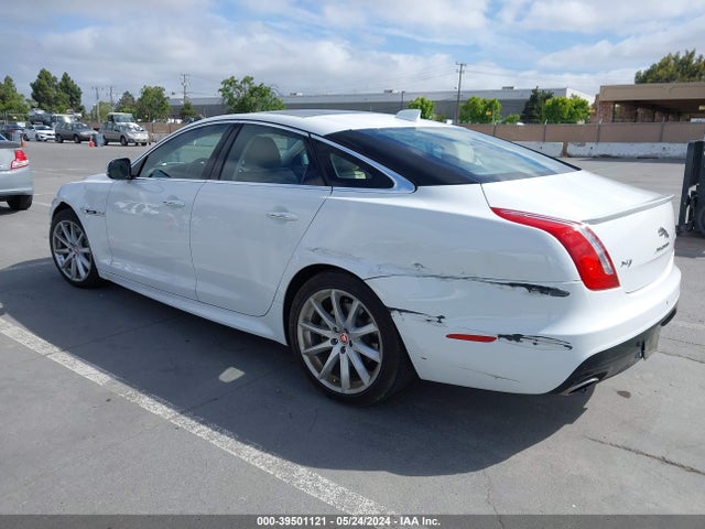 2016 JAGUAR XJ SAJWA1C73G8W02801 Photo 2