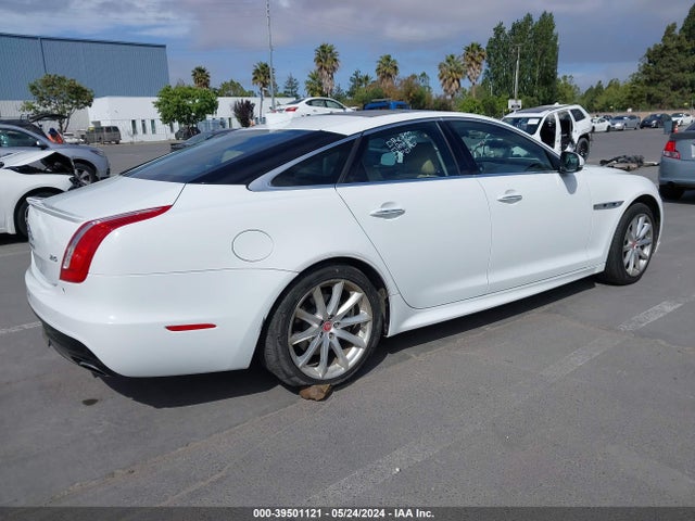 2016 JAGUAR XJ SAJWA1C73G8W02801 Photo 3